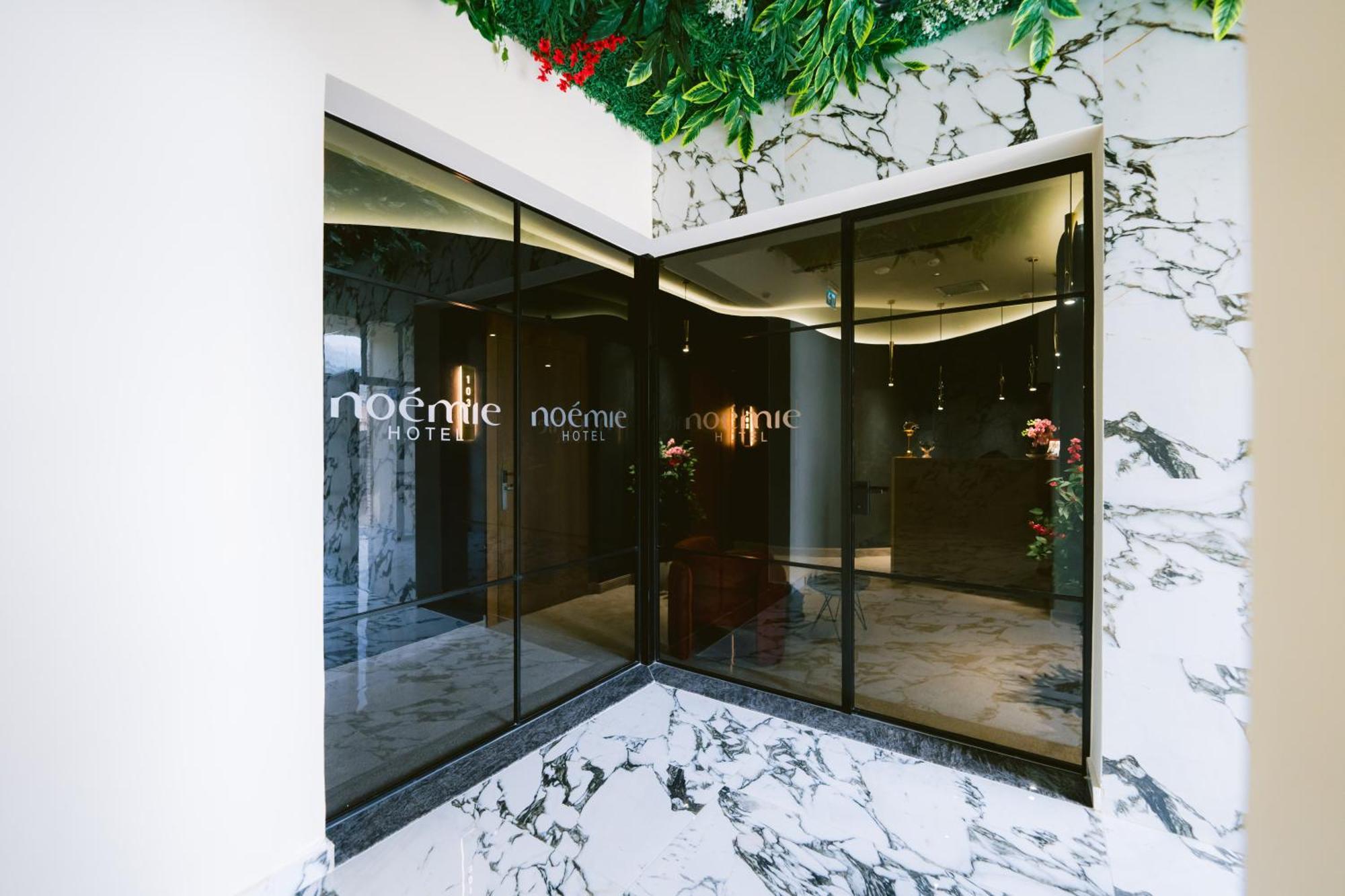 Noemie Hotel Himare Bagian luar foto