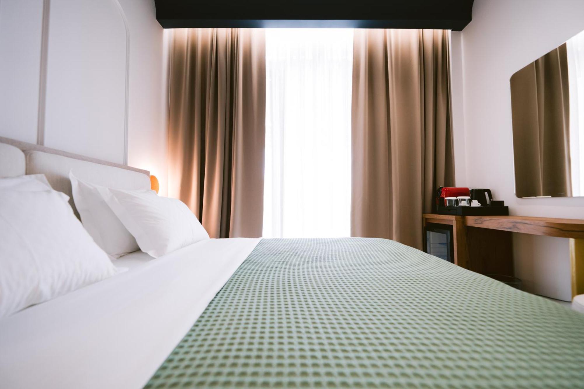 Noemie Hotel Himare Bagian luar foto