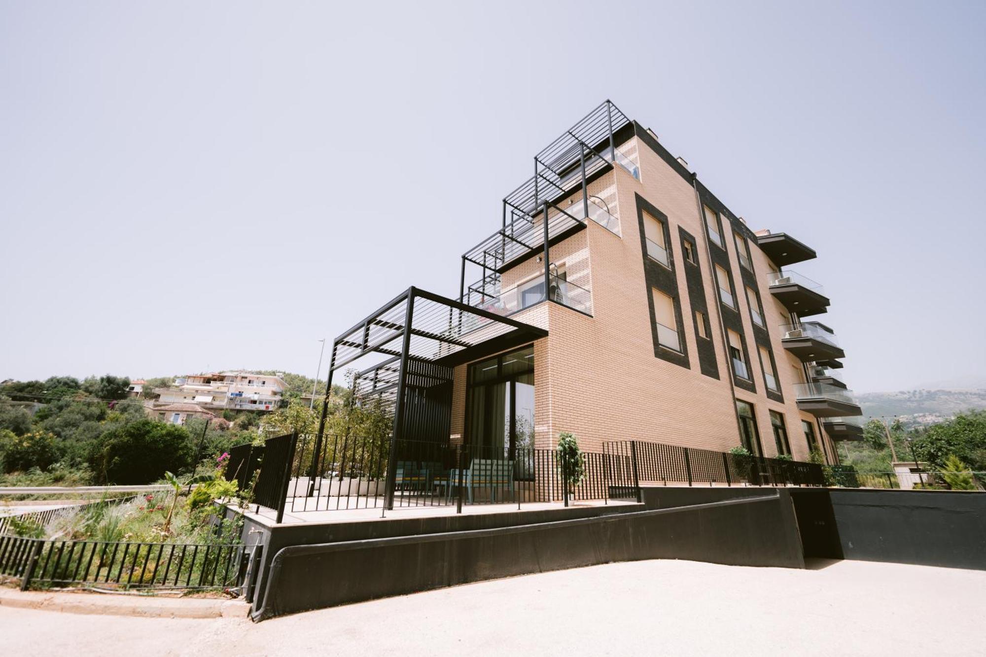 Noemie Hotel Himare Bagian luar foto