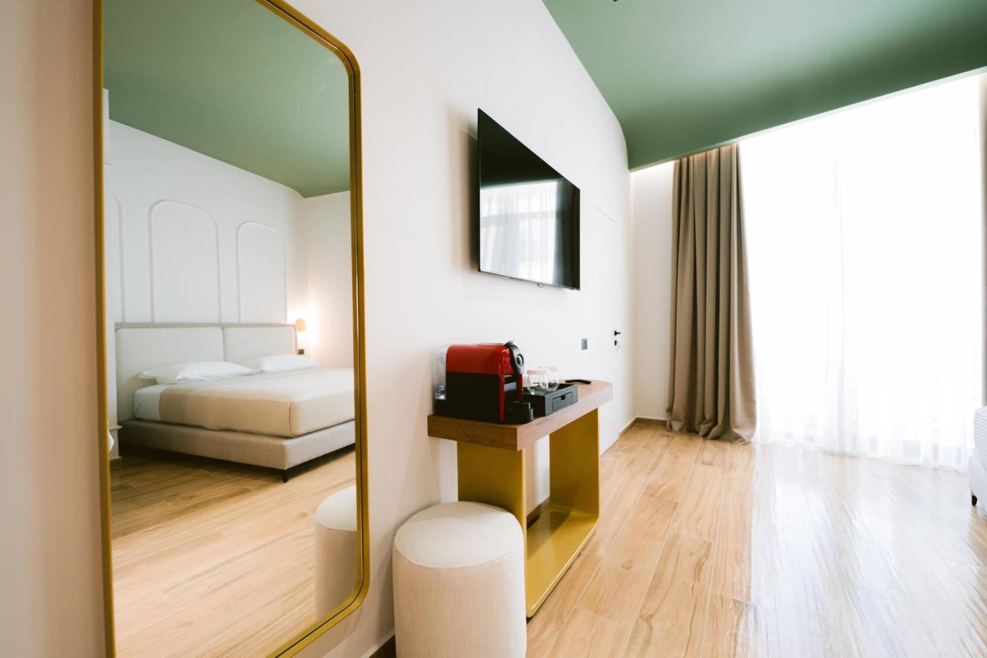 Noemie Hotel Himare Bagian luar foto