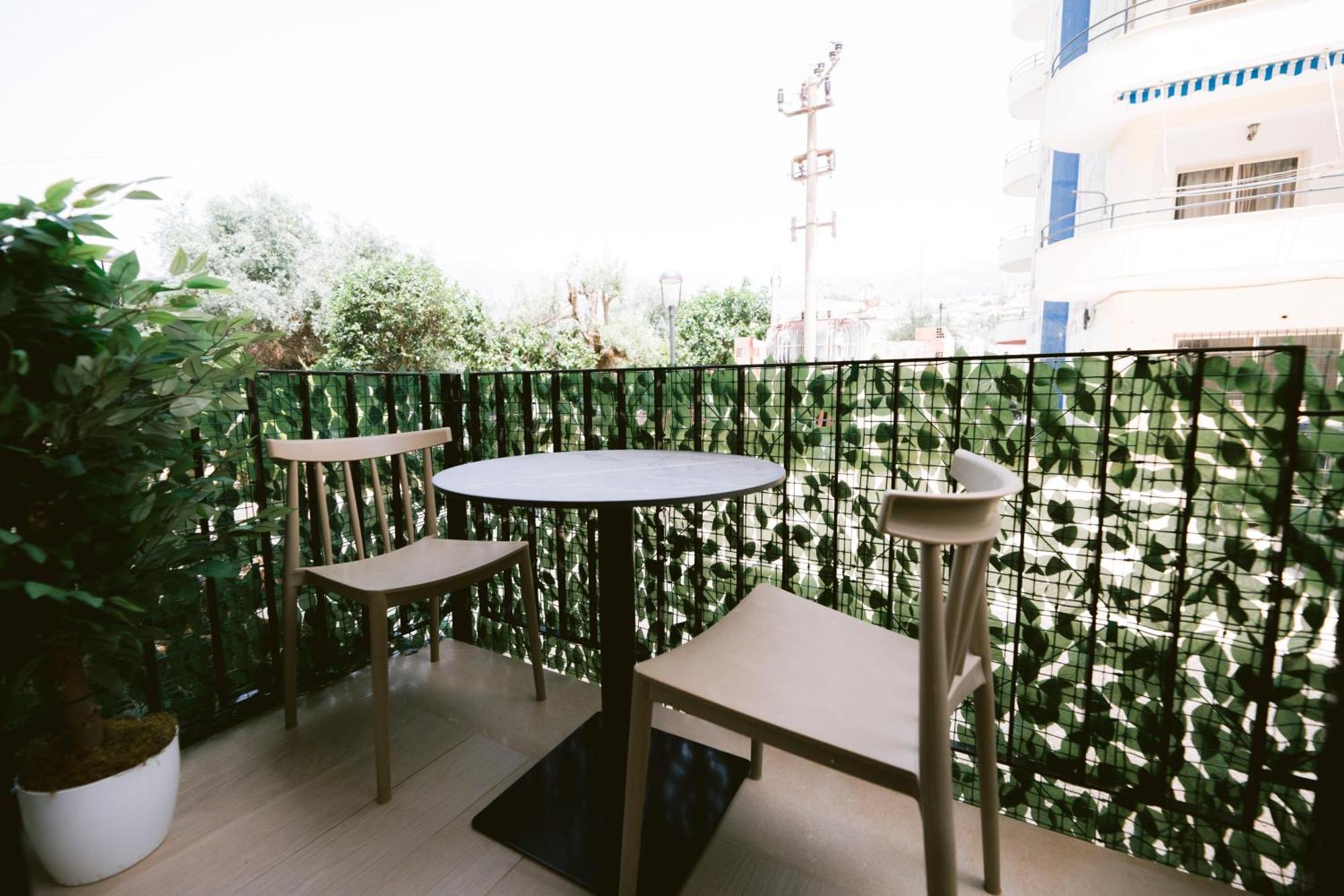 Noemie Hotel Himare Bagian luar foto