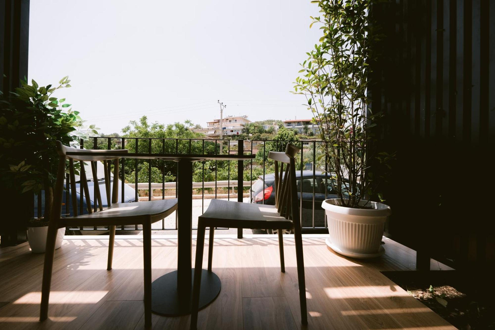 Noemie Hotel Himare Bagian luar foto