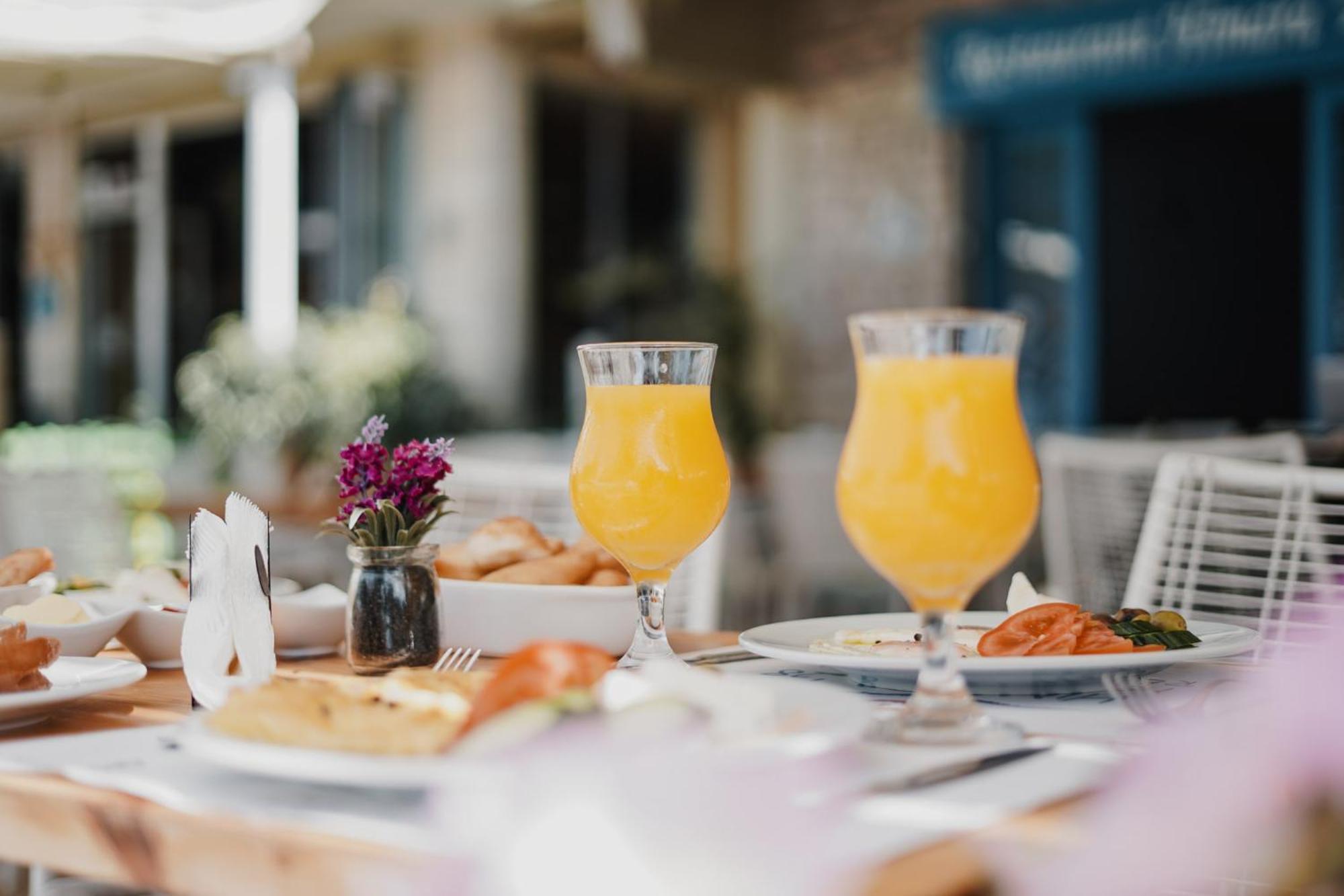 Noemie Hotel Himare Bagian luar foto